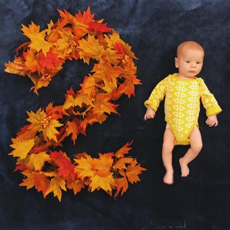 15 Fall and Thanksgiving Photoshoot Ideas for Babies - Mimosas & Motherhood