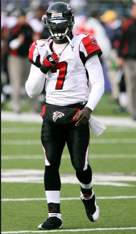 MICHAEL VICK #michaelvick #vick #v7 #nfl #falcons | Michael vick, Mike ...