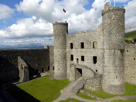 Gatehouse Interior, Harlech Castle (Illustration) - World History ...