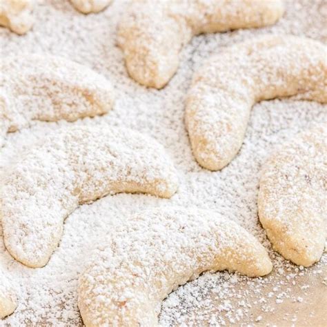 Vanillekipferl (German Vanilla Crescent Cookies) - Plated Cravings