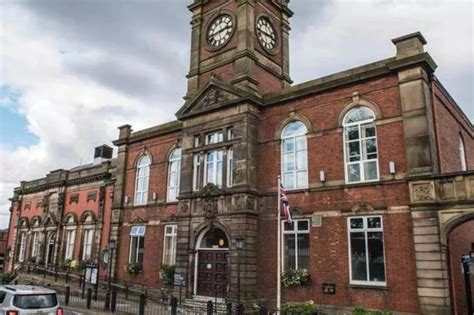 Royton Town Hall revamp moves step closer - Manchester Evening News