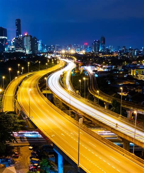 Premium Photo | Kuala lumpur skyline at night