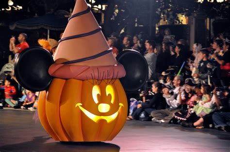 Mickey's Halloween Party at the Disneyland Resort - Rockin Mama™