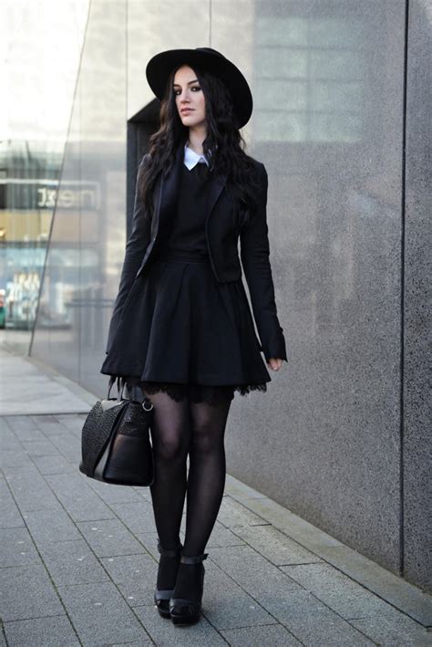 16 Fabulous All Black Outfits for Girls - GirlsAskGuys