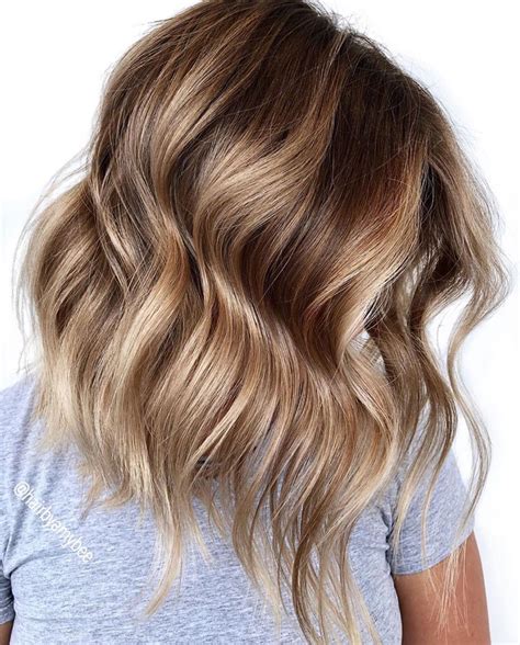 10 Medium Length Haircuts with Wavy Hair - Women Wavy Hair Styles 2021