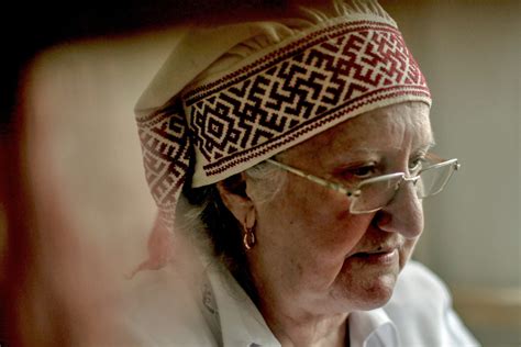 Russian babushka saving ancient weaving crafts - Russia Beyond