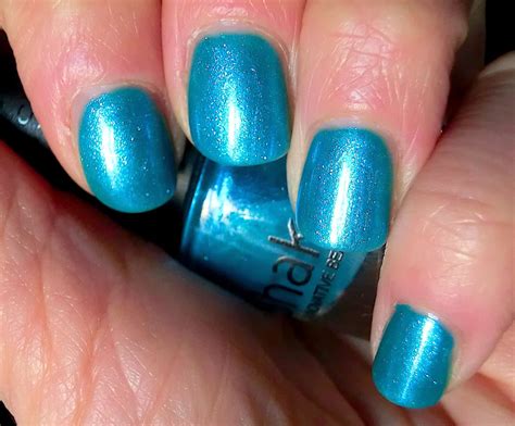 Dream a little dream of beauty: Shaka nail polish turquoise