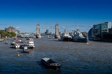 Premium Photo | Hms belfast and tower bridge