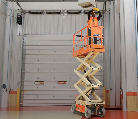 JLG UPGRADES SCISSOR LIFT MODELS | Commercial Construction and Renovation