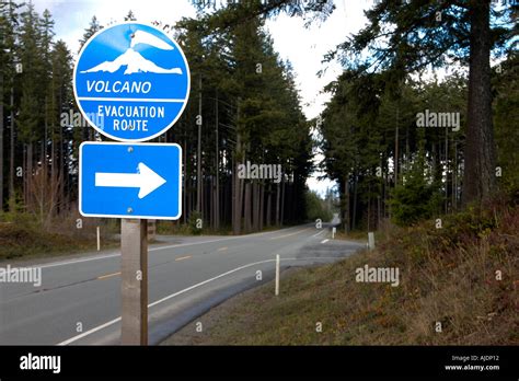 Volcano evacuation sign near Mount Rainier Washington Stock Photo - Alamy