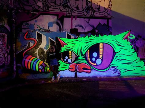 London based black light artist - graffiti art and live events