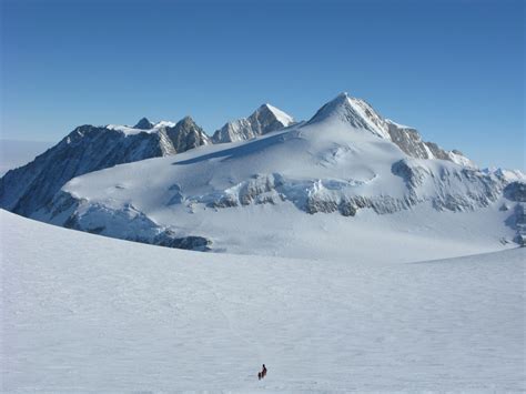 Mount Vinson - Antarctica's Highest Mountain [1200x900] : r/EarthPorn