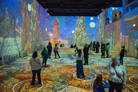 This Mesmerizing 'Immersive Van Gogh' Exhibition Has Just Been Extended