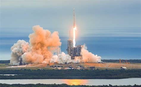 Spectacular SpaceX Space Station Launch and 1st Stage Landing – Photo ...