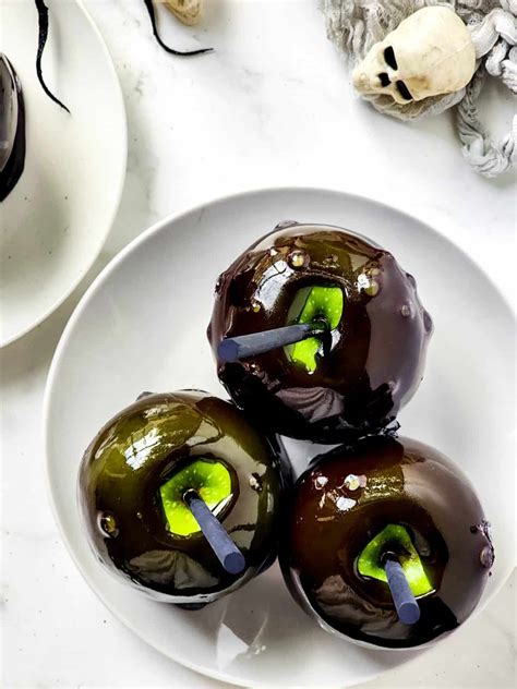 Easy Halloween Candy Apples (Poison Apples) » Homemade Heather