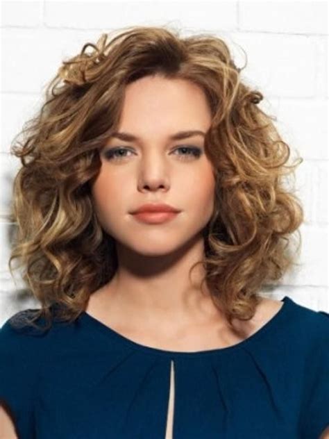 17+ Sensational Hairstyles For Big Frizzy Curly Hair