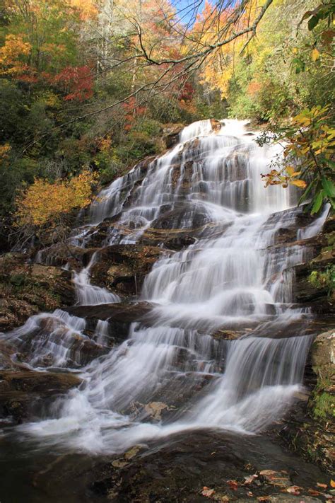 Top 10 Best Waterfalls in North Carolina & How To Visit Them - World of ...