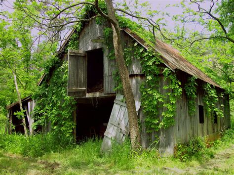 Abandoned Barn by MlleKohaku on DeviantArt