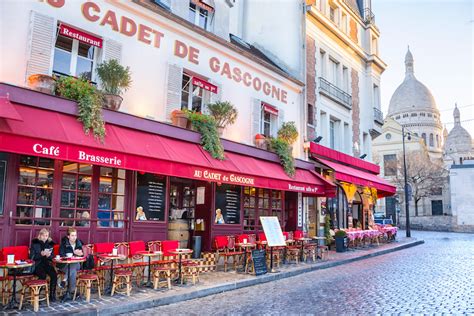 A Paris Guide: A Walk Through Montmartre