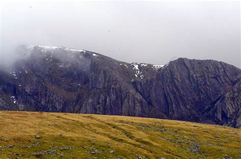 Hiking Mt Snowdon in Winter - The Aussie Flashpacker