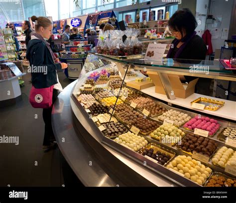 Lindt factory tour hi-res stock photography and images - Alamy