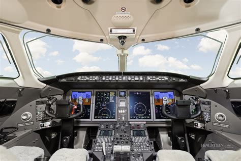 2015 Challenger 350 – 20589 – N2XT – Cockpit RGB | AeroClassifieds