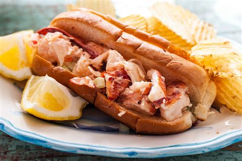 Classic New England Lobster Rolls Recipe