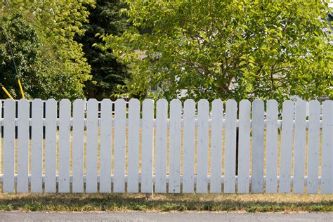 How To Build A Picket Fence | tunersread.com