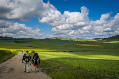 How many stages does the Camino de Santiago have | Kilometres per day