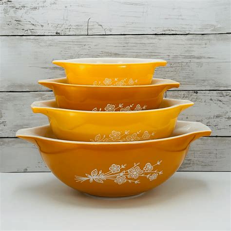 Vintage Pyrex Mixing Bowl Patterns