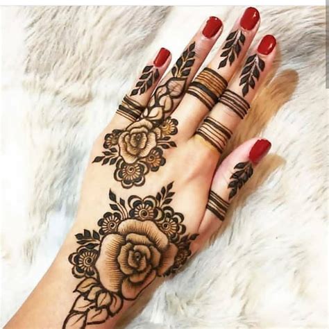 20+ Simple Mehndi Designs For This Festive Season