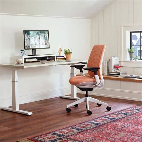 Solo Sit-To-Stand vs Migration SE desk Showdown - Steelcase Standing ...