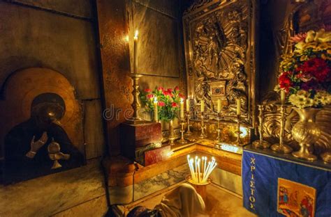 Jesus Tomb Inside Church Of The Holy Sepulchre, Jerusalem Stock Photo ...