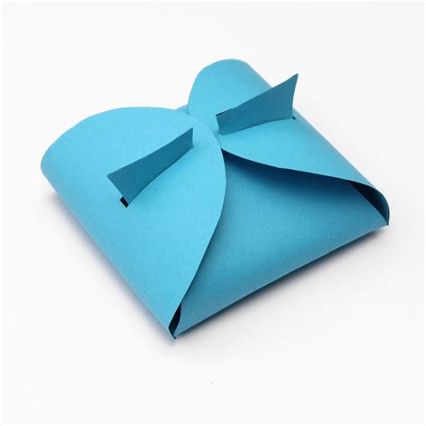 Make Your Own Paper Gift Box - Lines Across