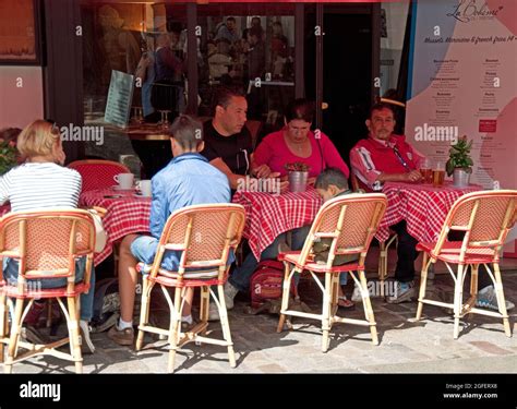 Restaurant, Montmartre, Paris, France Stock Photo - Alamy