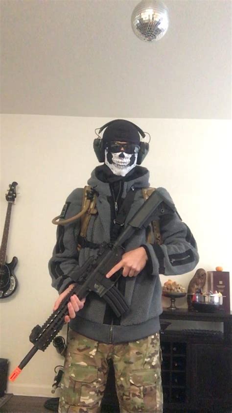 [MW2] How is my Ghost costume : r/CallOfDuty