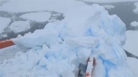 Chinese Icebreaker Damaged in Iceberg Collision