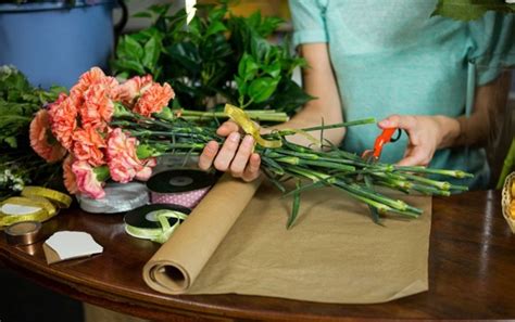 6 Steps to Keep Cut Flowers Fresh Longer - HubPages