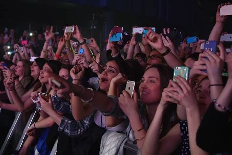 The 'Smart Pouch' Keeping Fans from Using Phones at Concerts