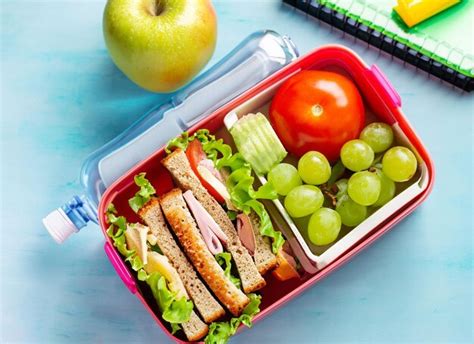 Premium Photo | School lunch box