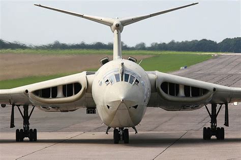 aircraft design - Why did Britain develop three different bombers (V ...