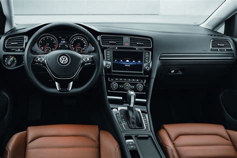 2013-VW-Mk7-Golf-Interior-4 - ForceGT.com