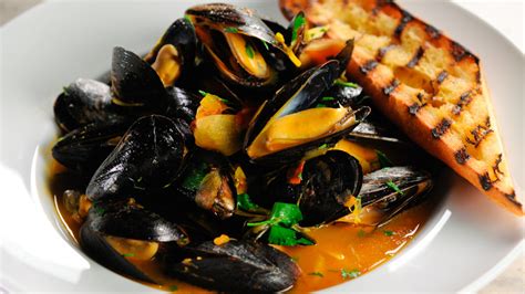 Gordon Ramsay Steamed Mussels with Saffron Flatbread Recipe