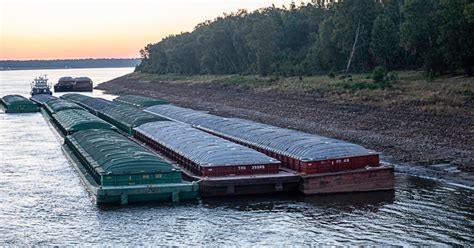 Idle barges in drought-starved Mississippi River disrupt travel for ...