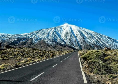 Snowy mountain landscape 24260620 Stock Photo at Vecteezy