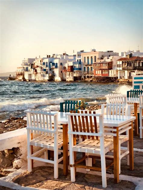 10 Best Bars in Mykonos - Enjoy the Best Nightlife in Greece