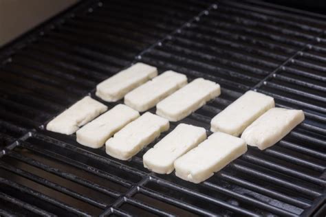 Grilled Halloumi Cheese: Easy Mediterranean Delight!