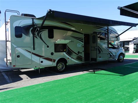 2016 Chateau Motorhomes: Class C RV by Thor Motor Coach