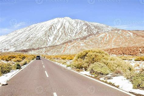 Snowy mountain landscape 24231321 Stock Photo at Vecteezy