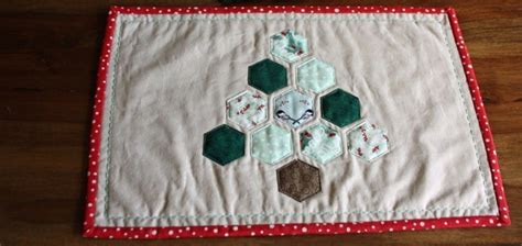 Modern Holiday Hexagon Placemats: A Quilting Tutorial